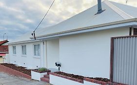 The Riverbank Suite House On Throssel
